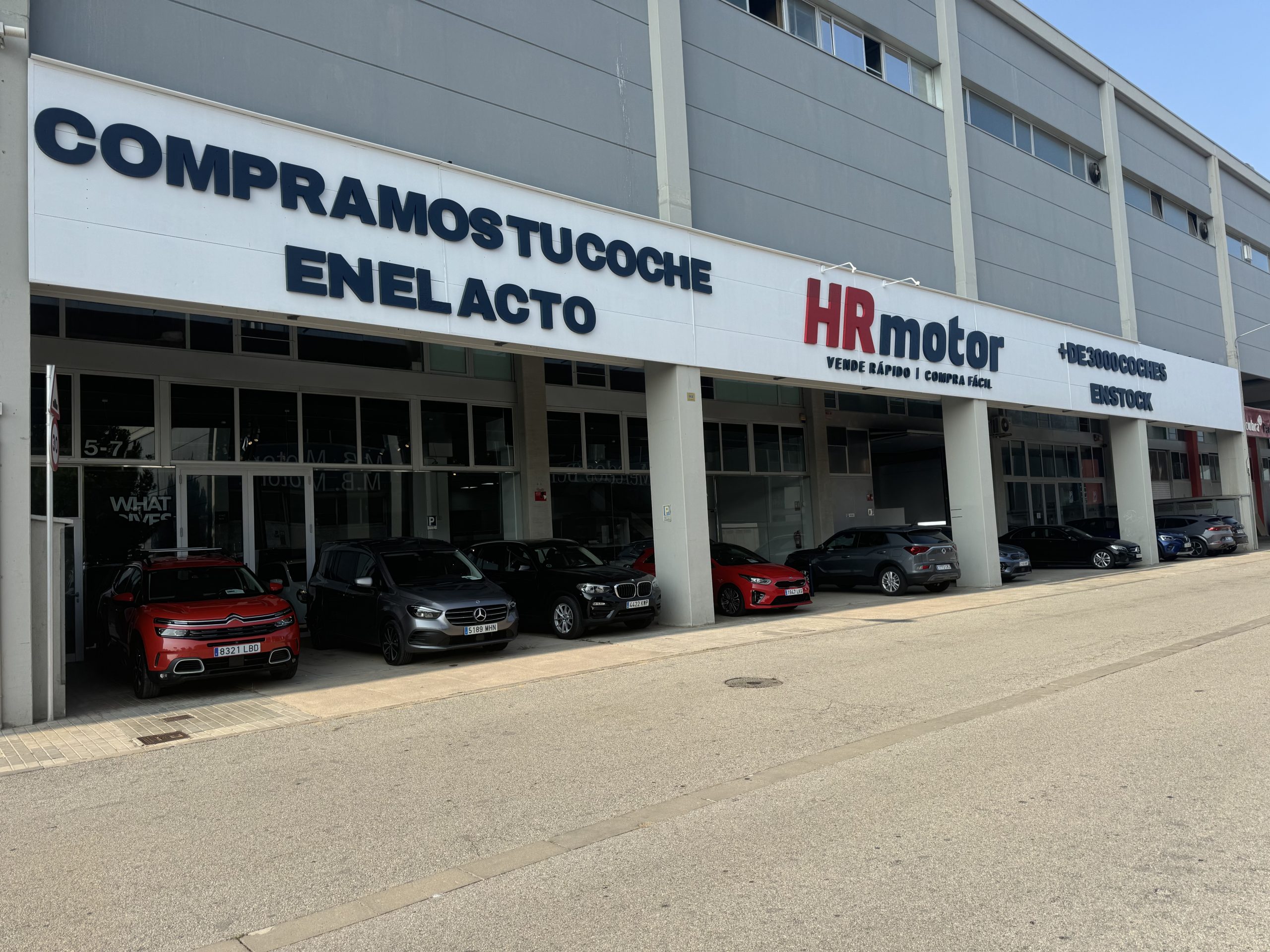 HR Motor - Concesionario de coches de segunda mano en Badalona - 1