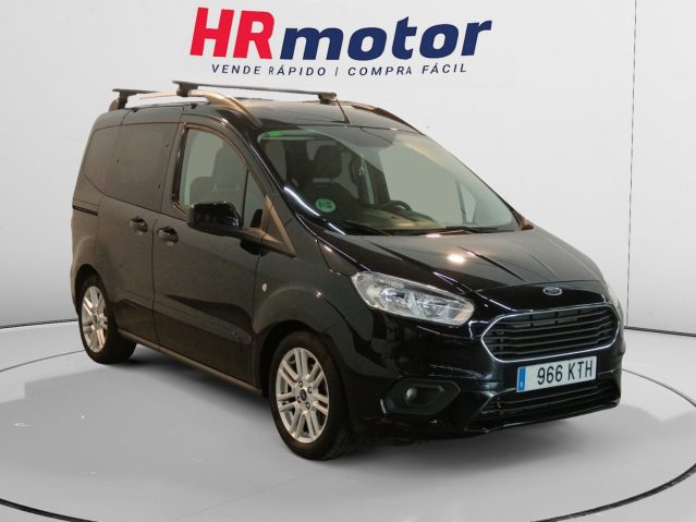 Ford Tourneo Courier 1.0 EcoBoost Titanium